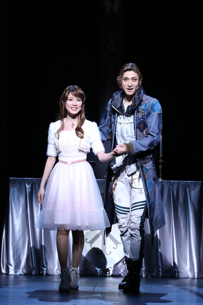 (左)生田絵梨花、(右)古川雄大 2017年公演より/撮影:田中亜紀(提供画像)