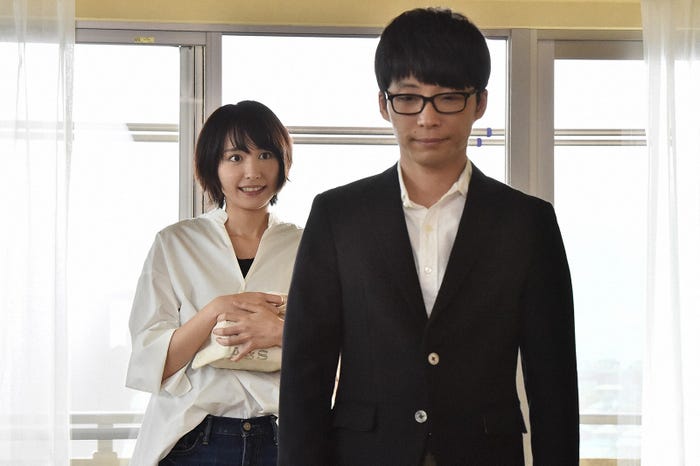 新垣結衣、星野源「逃げるは恥だが役に立つ」第4話・場面カット(C)TBS