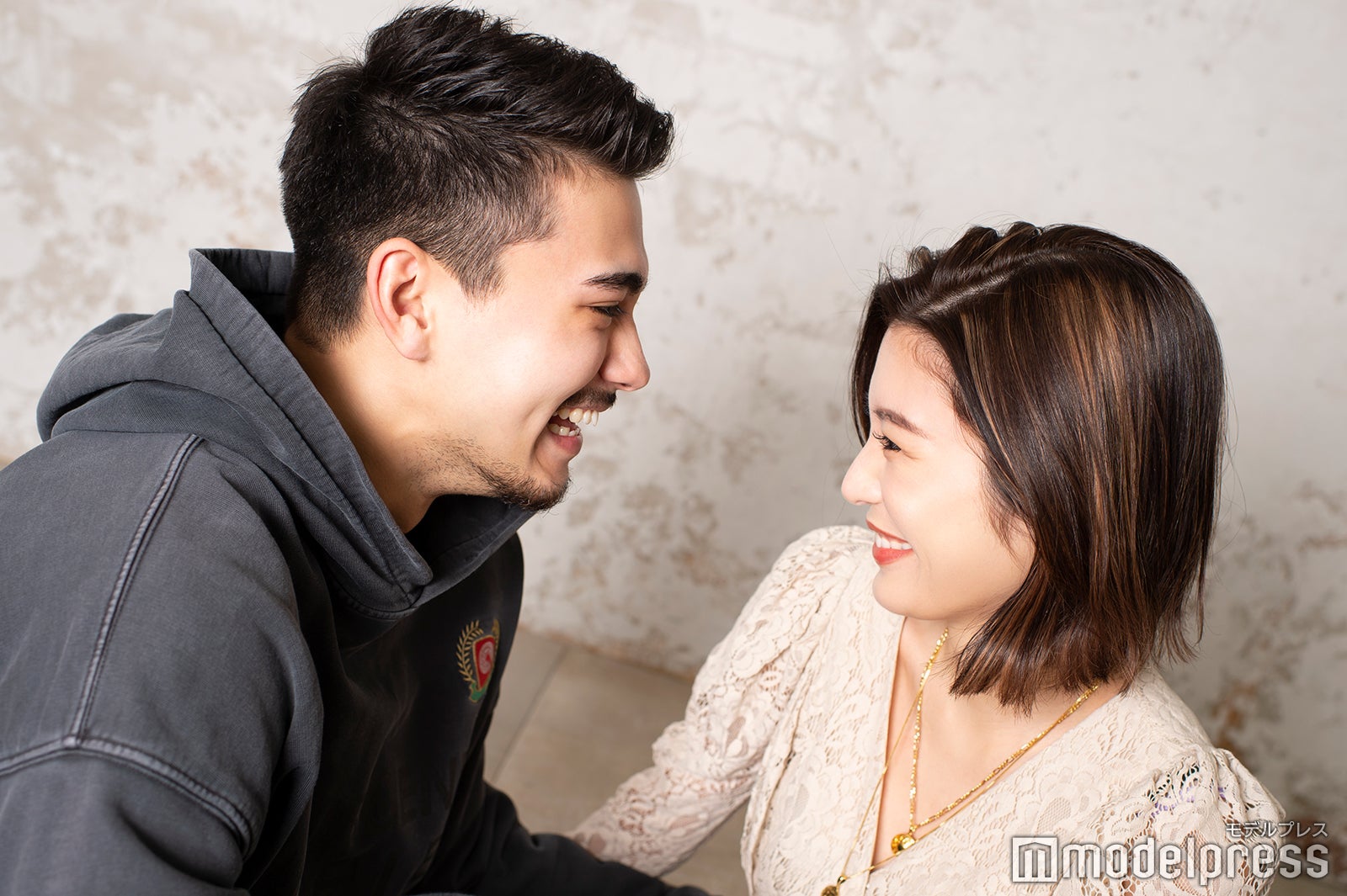 石倉ノア、島袋聖南（C）モデルプレス