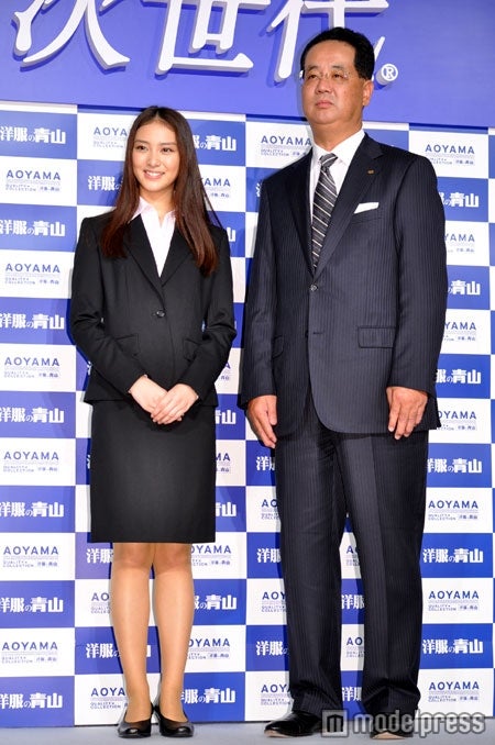 武井咲、青山理（青山商事株式会社 代表取締役社長 兼 執行役員社長）