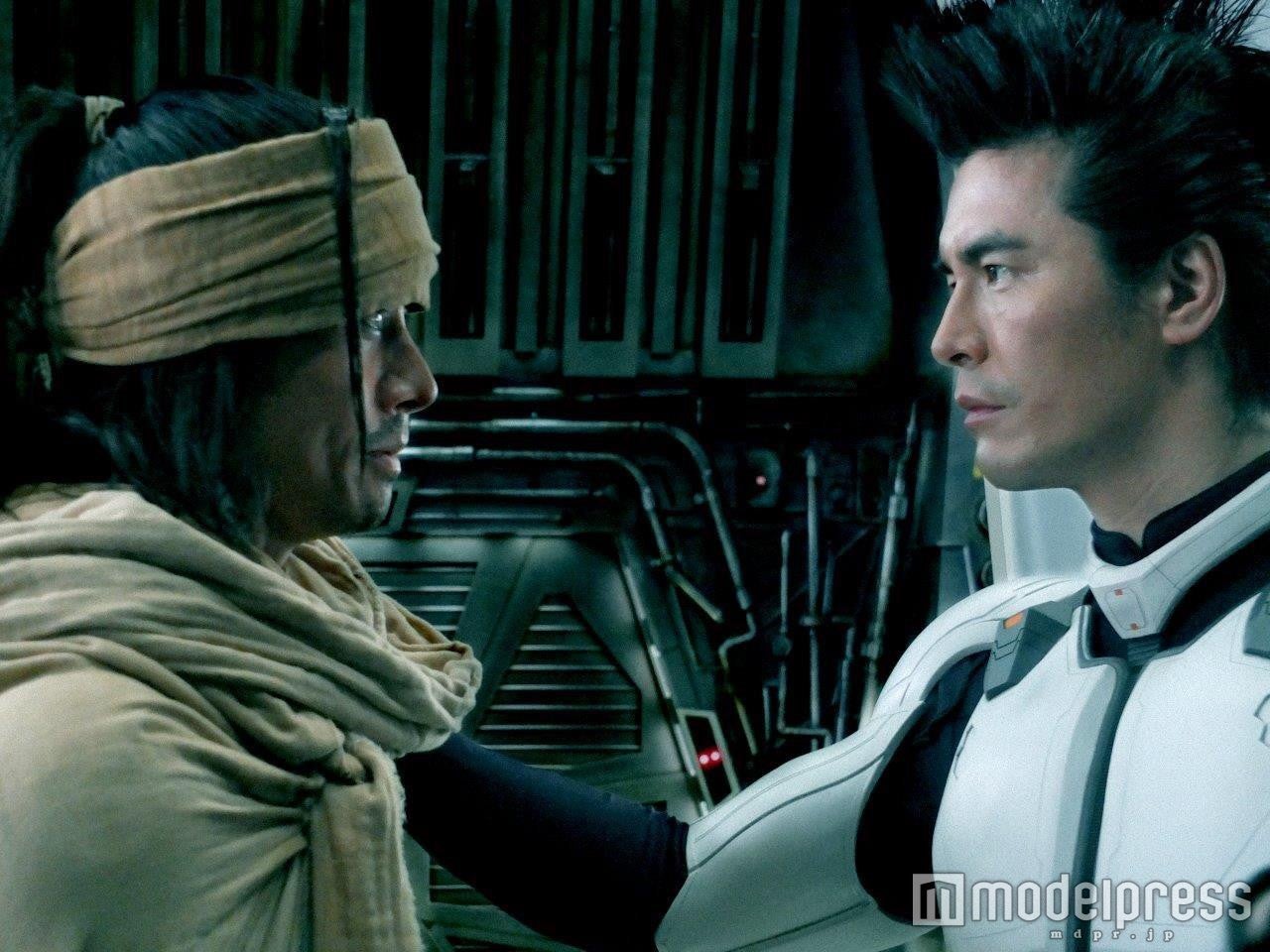 （左から）ケイン・コスギ、伊藤英明（C）貴家悠・橘賢一／集英社（C）2016 映画「テラフォーマーズ」製作委員会