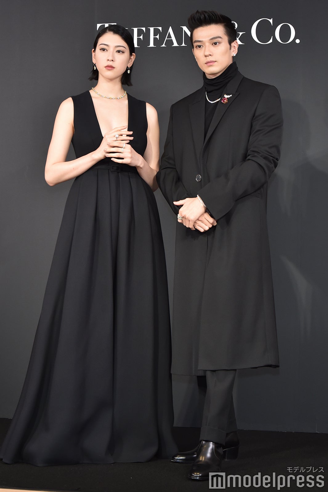三吉彩花、新田真剣佑（C）モデルプレス