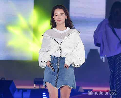 “テラハNo.1美女”Niki(丹羽仁希)、ミニスカで美脚披露 スポーツミックスコーデがキュート<GirlsAward 2018 S/S>