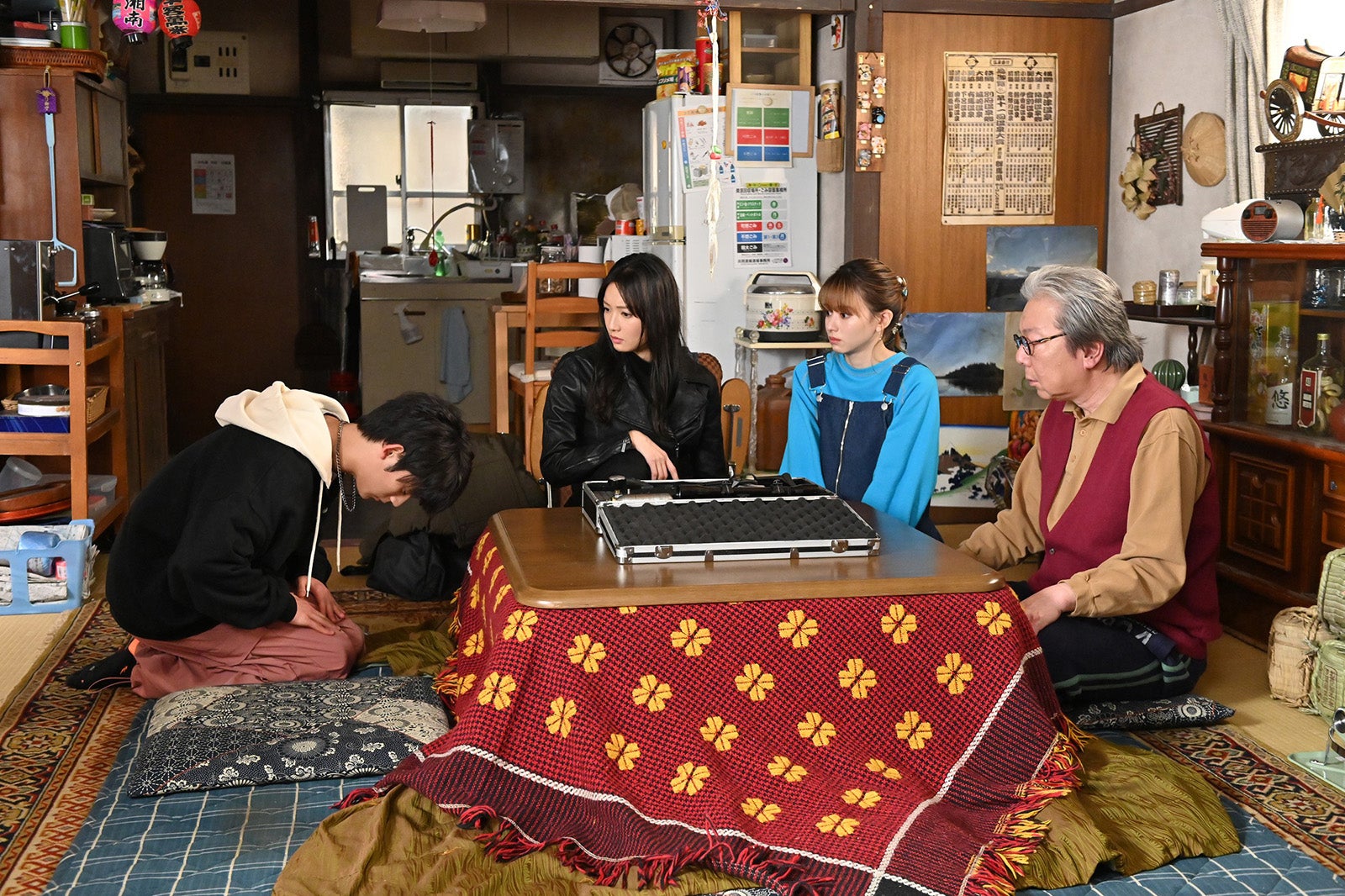 （左から）藤原大祐、菜々緒、山本舞香、古田新太／「忍者に結婚は難しい」第10話（C）フジテレビ