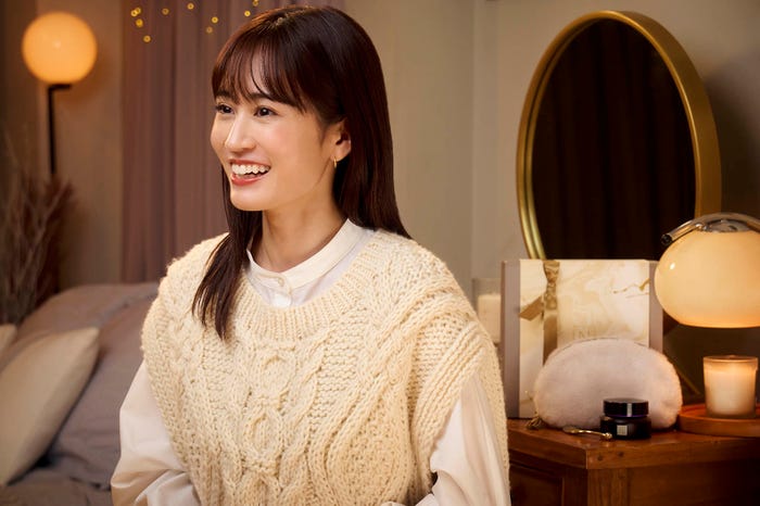 前田敦子/新WEB CM「一年間頑張った肌と私にご褒美を」篇メイキング(提供写真)