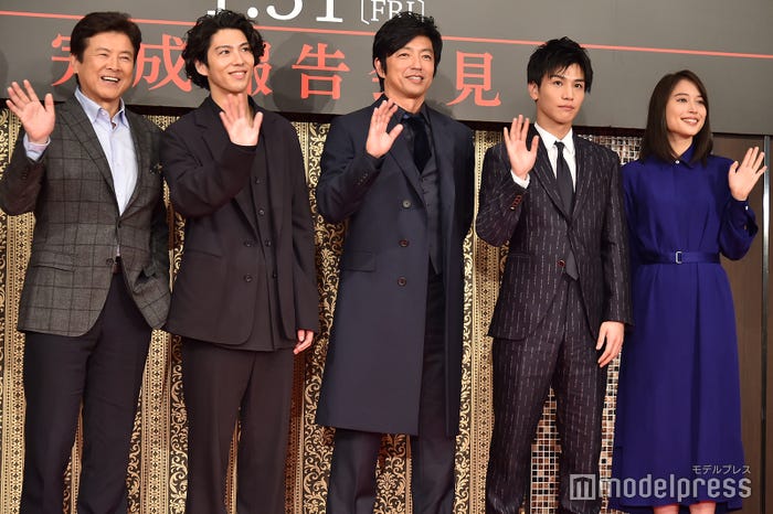(左から)三浦友和、賀来賢人、大沢たかお、岩田剛典、広瀬アリス(C)モデルプレス