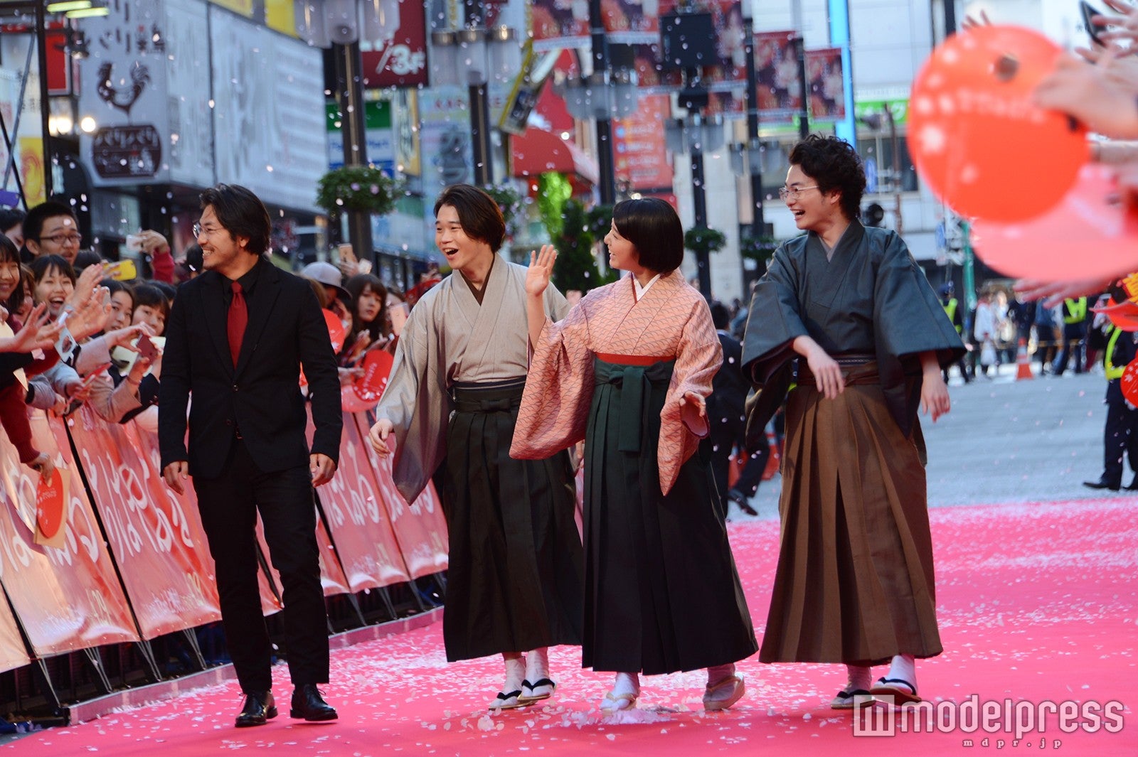 （左から）小泉徳宏監督、矢本悠馬、上白石萌音、森永悠希（C）モデルプレス