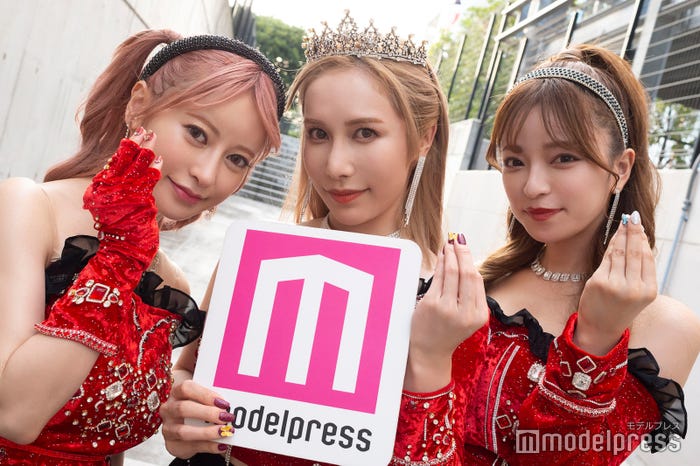 ヘラヘラ三銃士(左から)まりな、ありしゃん、さおりん(C)モデルプレス