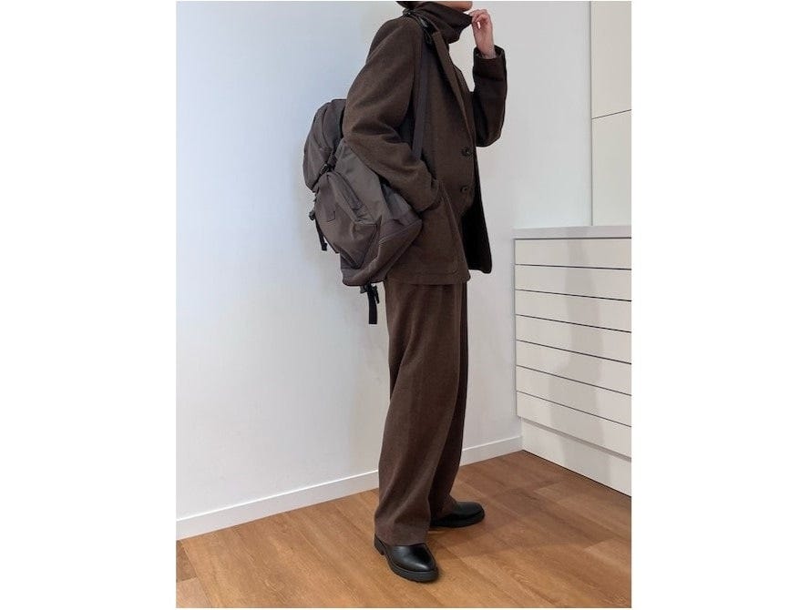 スーツやジャケットなどのきれい見えコーデにも合う洗練リュック 出典:WEAR