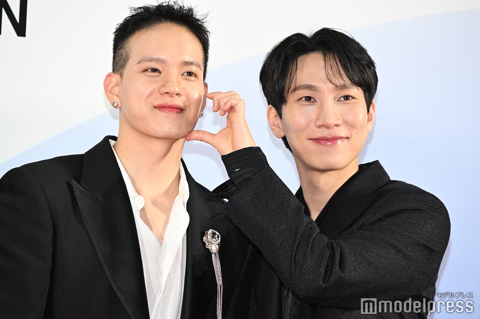 ほっぺハートを作るプニエル、ソ・ウングァン（C）モデルプレス