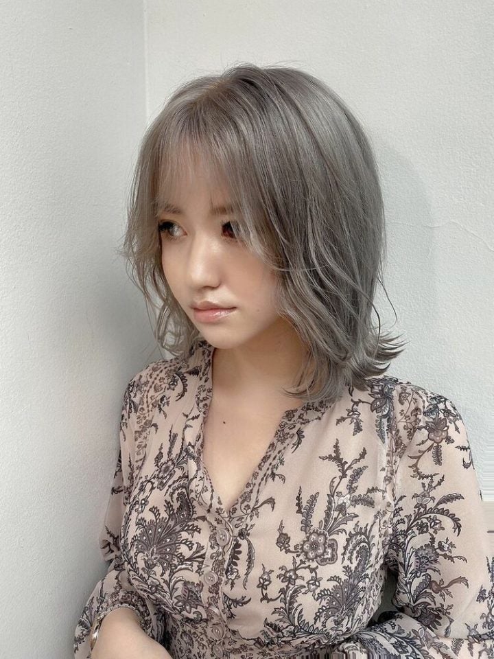 人気のヘアカラー シルバーアッシュ に挑戦したい レングス別おすすめカタログ モデルプレス 人気のヘアカラー シルバーアッシュ に挑戦したい レングス別おすすめカタログ モデルプレス