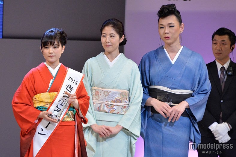 （左より）山田愛梨さん（クイーン）、小島慶子、ミッツ・マングローブ