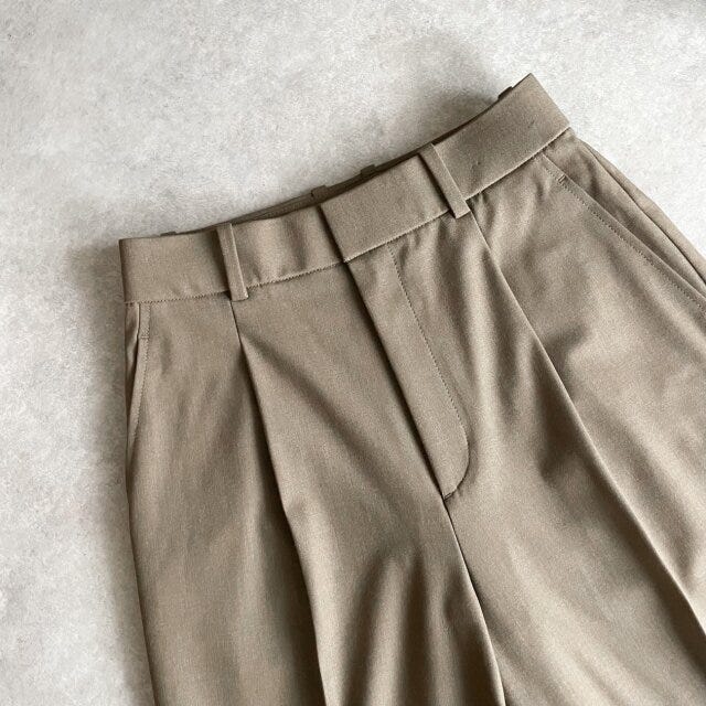 ユニクロ　タックワイドパンツ　OLIVE