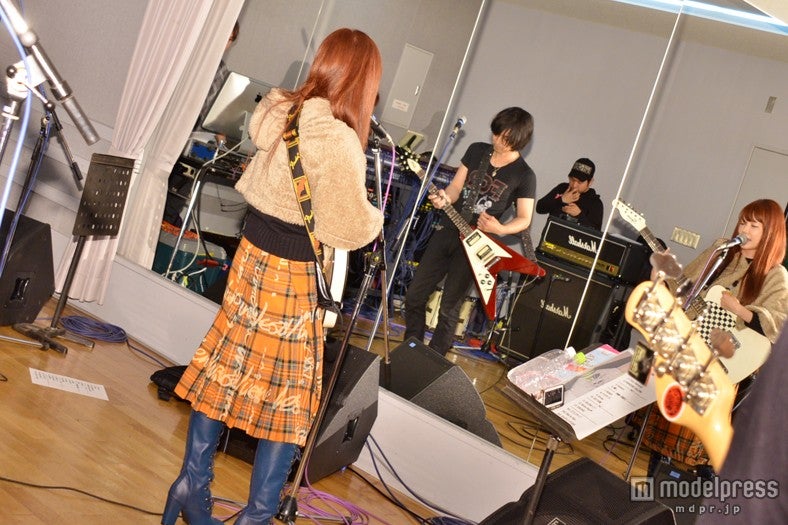 ライブ直前のリハーサルに挑んだ益若つばさ