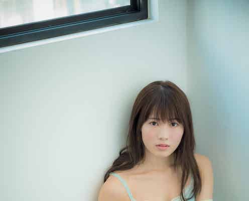 AKB48岡部麟、ショーパンで美脚大胆あらわ