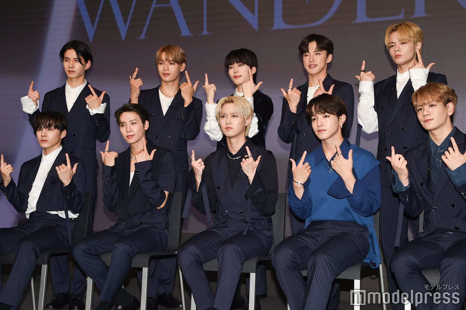 （後列）佐藤景瑚、與那城奨、木全翔也、河野純喜、鶴房汐恩（前列）川西拓実、川尻蓮、白岩瑠姫、大平祥生、豆原一成 （C）モデルプレス