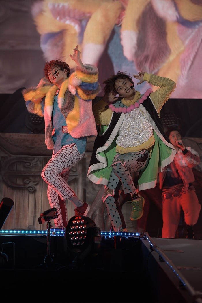 超特急/「BULLET TRAIN CHRISTMAS ONEMAN SHOW 2016 愛す。in Wonder Land 」より(写真提供:SDR)