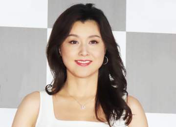 えぇっこれが通勤着？！藤原紀香 ハロウィン仕様で劇場へ ヒール靴もどうなってる？驚異のスタイル「惚れ惚れしちゃう」「ほんと綺麗」