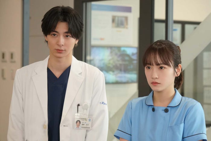 高杉真宙、川栄李奈「となりのナースエイド」第4話より(C)日本テレビ