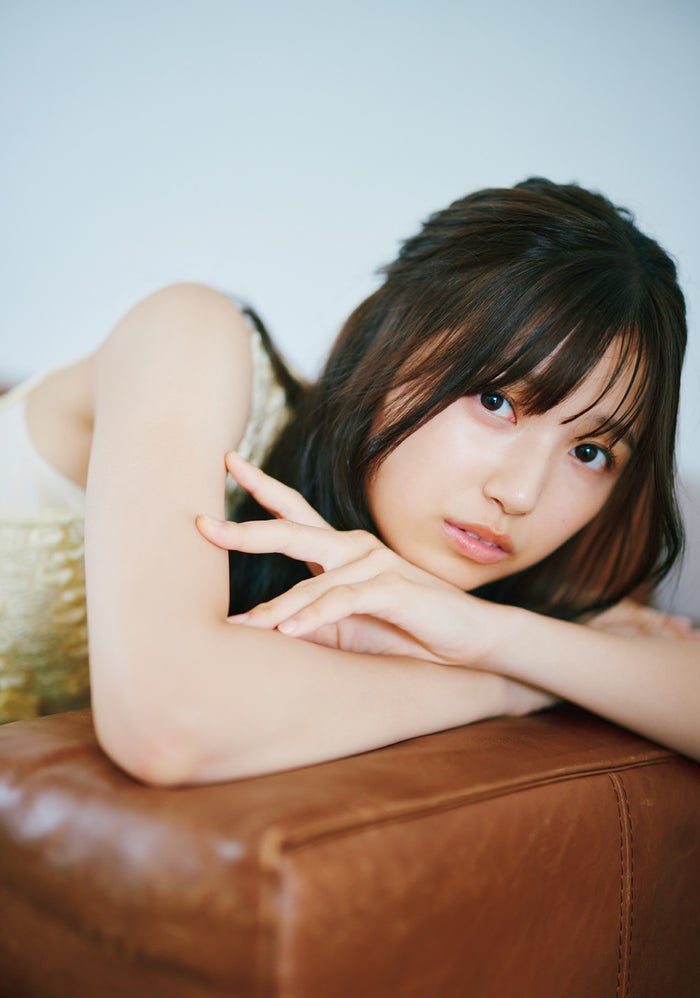 乃木坂46五百城茉央、ノースリーブ姿で透明感溢れる 大人な一面披露