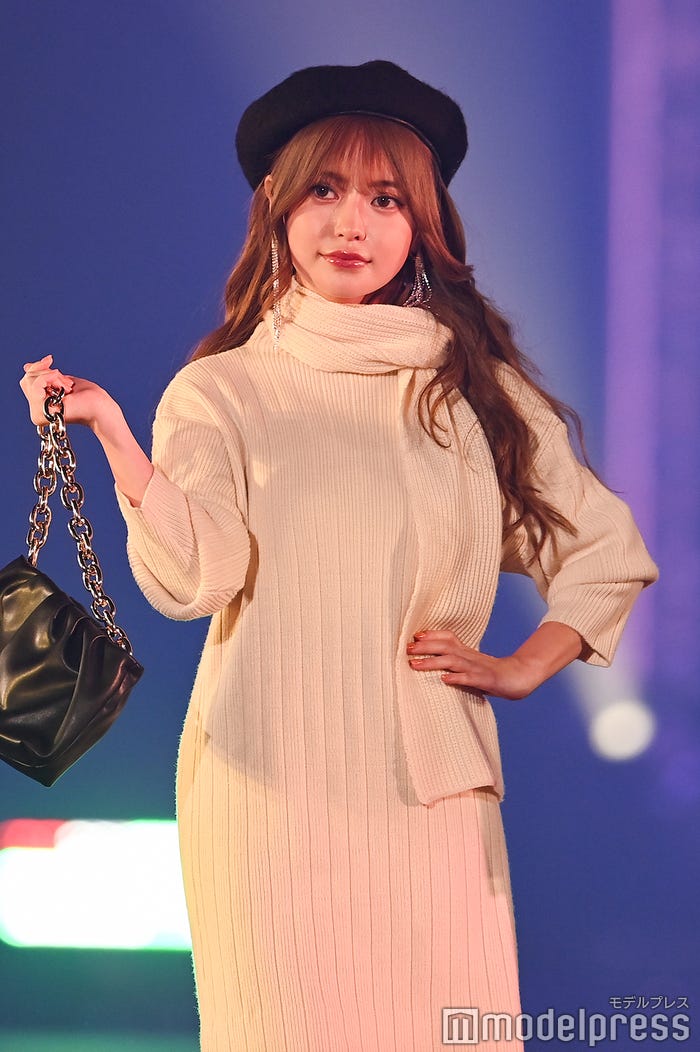 まりな (C)モデルプレス