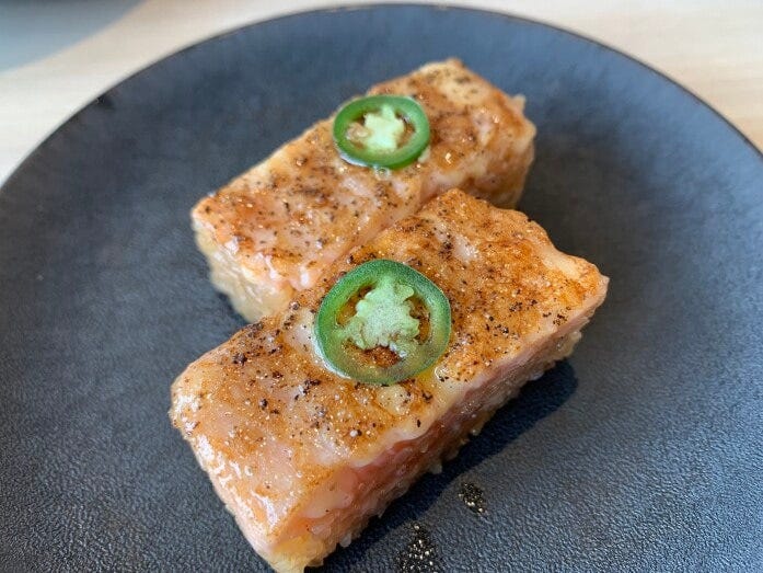 「炙りサーモン押し寿司」374円（税込）