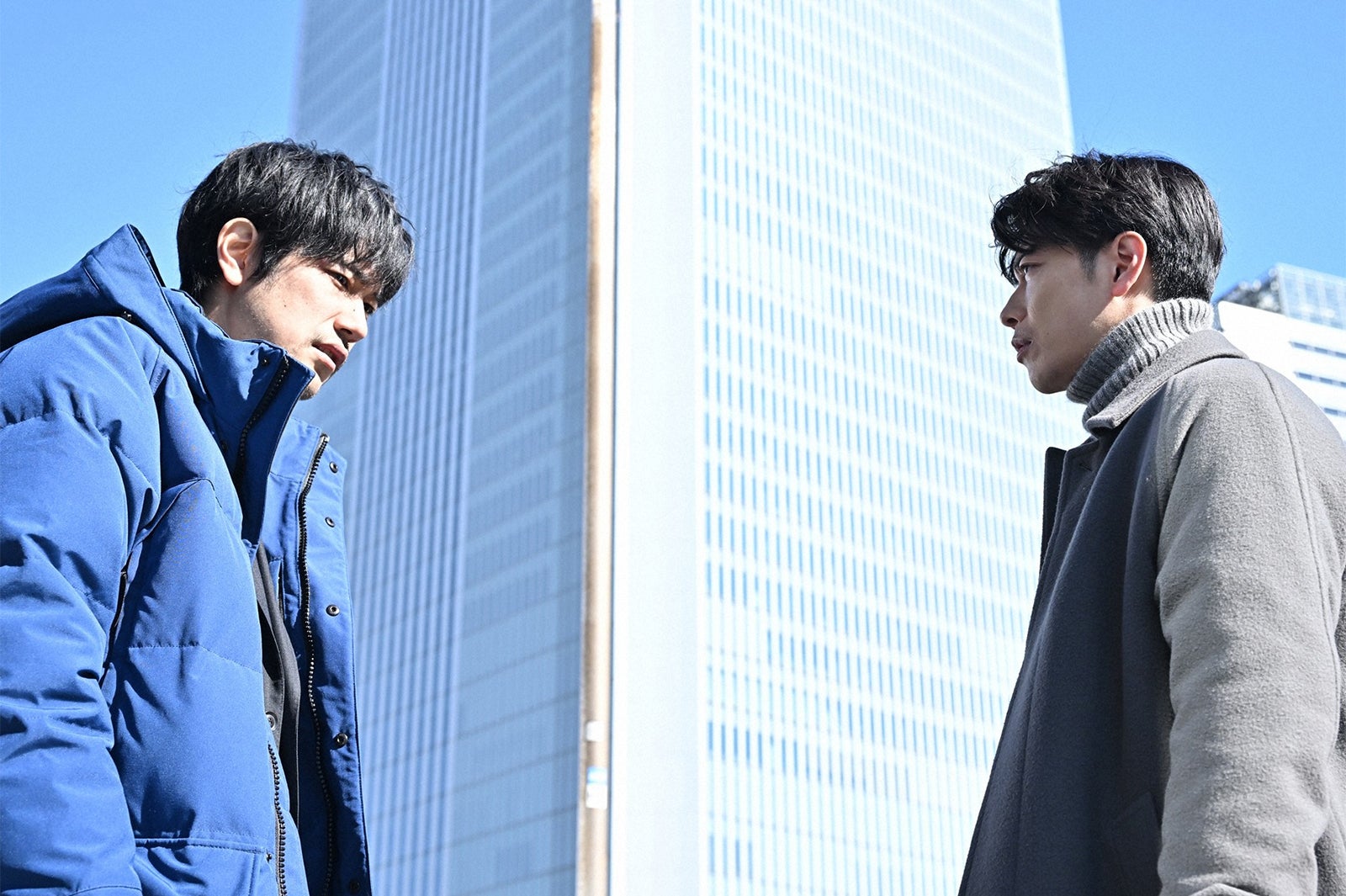 松山ケンイチ、佐藤健／  「100万回 言えばよかった」第6話より（C）TBS