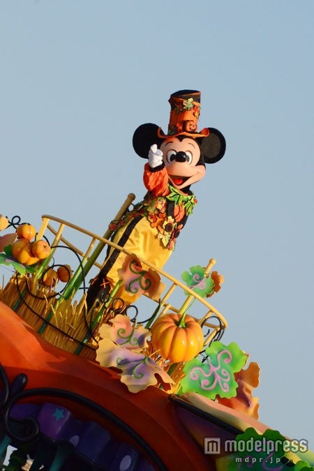 パレード「ハッピーハロウィーン・ハーベスト」よりミッキー
