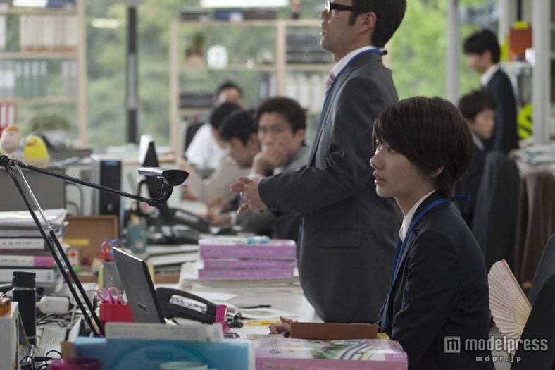 波瑠／NTT ドコモ「dマーケット BOOKストア」新TVCM「新社会人のきみへ」編メイキングショット