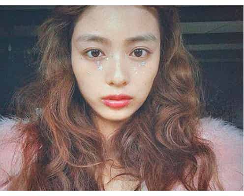 内田理央、過去ショットに反響 キラキラメイクに「妖精みたい」の声