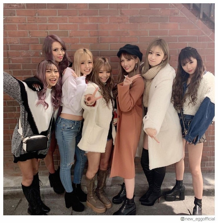 肌見せ・ビッグシルエット…「egg」モデルたちの“女ウケ”コーデが「真似したい」と話題