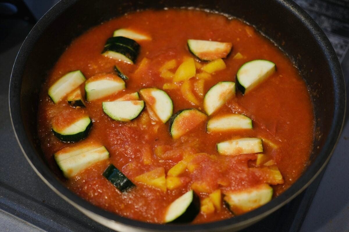 森山中・大島　トマトソースハンバーグ