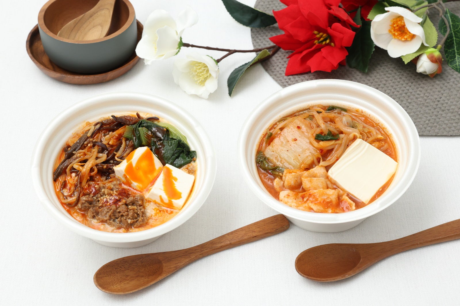 セブン、冬の身体を温める「スープごはん」キムチチゲと豆乳担々の新作2種登場