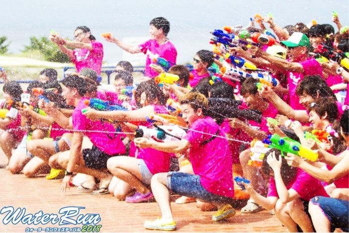 Da-iCE、lolら出演「ウォーターラン2018」横浜でびしょ濡れ水掛けバトル