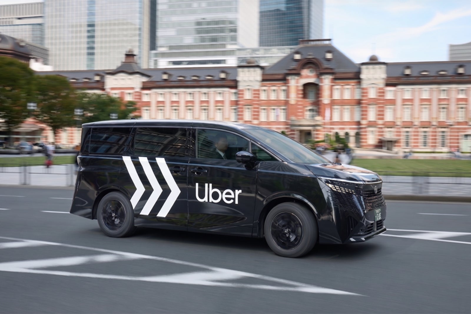 新型エルグランド「Uber プレミアム」に導入開始 プレミアムな移動需要の高まり背景に
