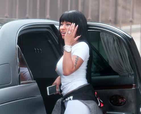 ニッキー・ミナージュ、またもビッグなダイヤモンドの指輪をアピール?