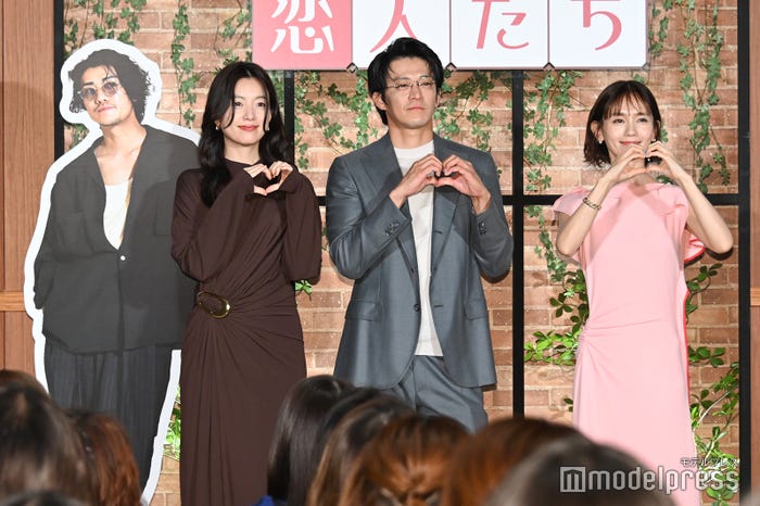 パネルの赤西仁、ハン・ヒョジュ、小栗旬、中村ゆり(C)モデルプレス