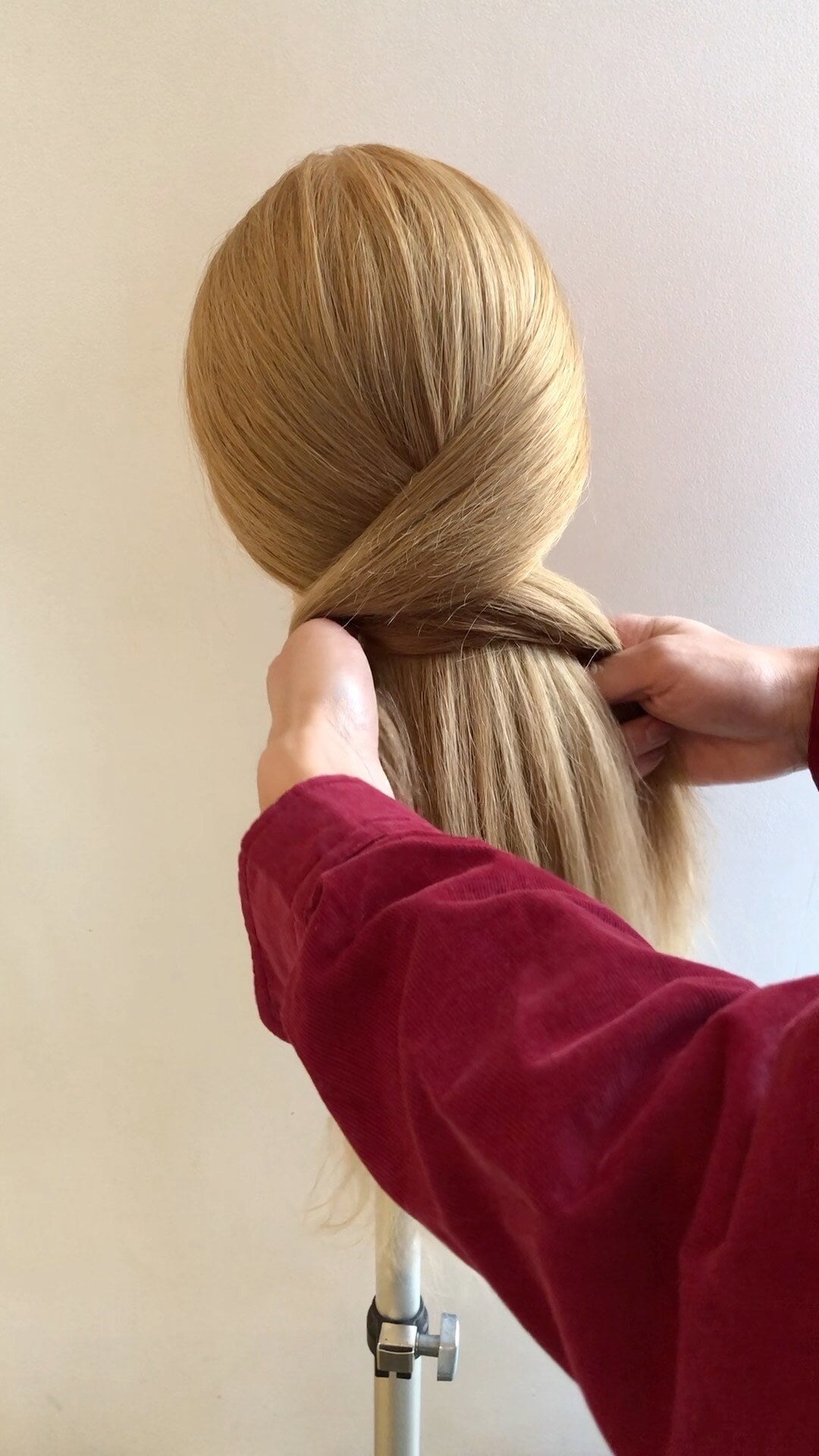 毛量多めさんにもおすすめ 海外でも人気の 簡単 おしゃれなノットヘア風アレンジ モデルプレス 毛量多めさんにもおすすめ 海外でも人気の 簡単 おしゃれなノットヘア風アレンジ モデルプレス