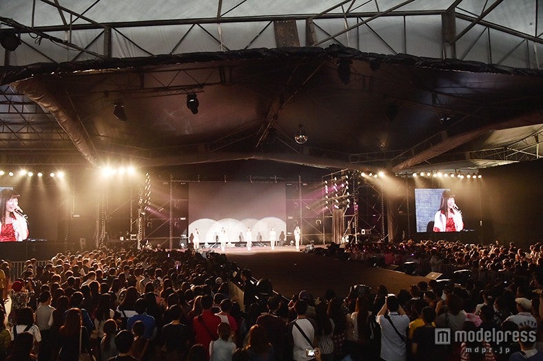 ステージは開幕から大盛り上がり／写真は東京女子流