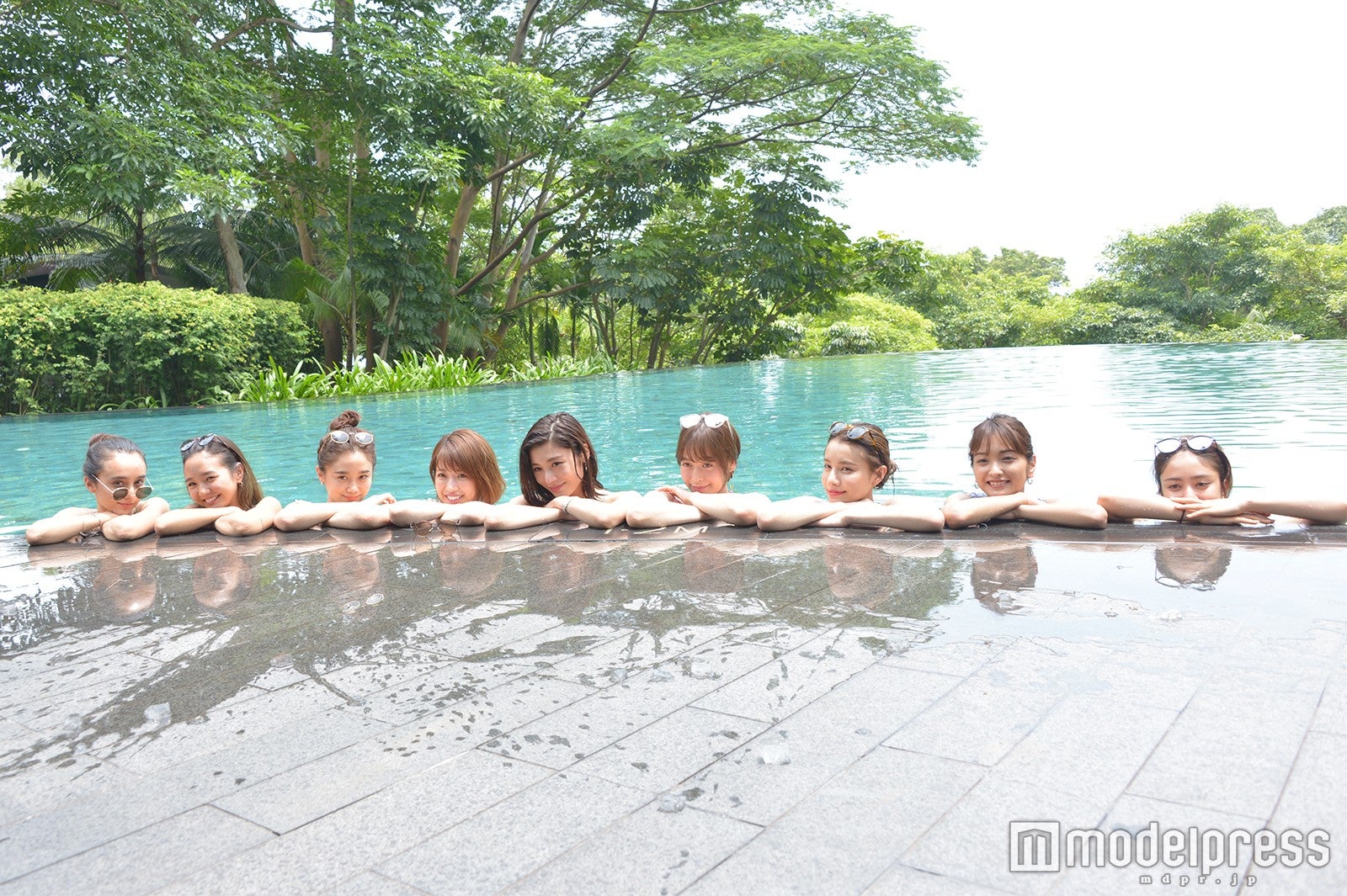 プールでの様子 （C）モデルプレス
