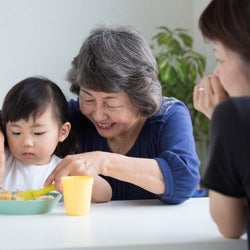 「昔はそんなのなかった」アレルギーを理解しない祖父母への対処法は?