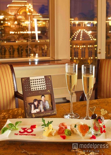 ディズニーランドホテル、記念日向け特別メニュー発表