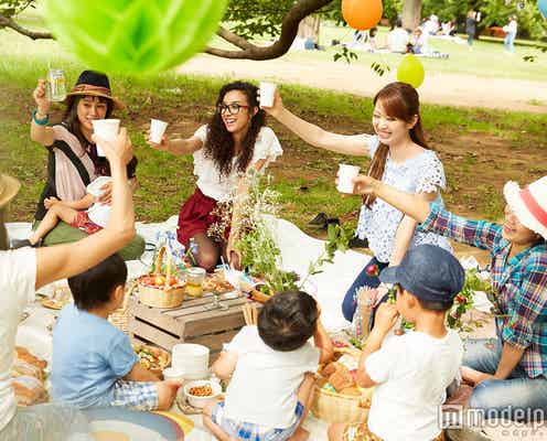 芝生で絶品グルメ&お酒を楽しむ野外イベント 夜は懐かしのディスコ空間に