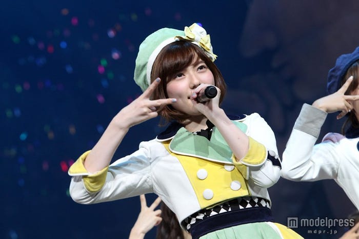 昨年の同大会で優勝した島崎遥香のセンター曲「永遠プレッシャー」(C)AKS