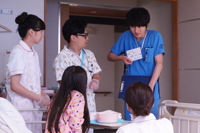 浜野謙太・山崎賢人/「グッド・ドクター」第4話より(C)フジテレビ