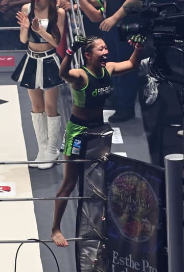 17歳女子高生ファイター・NOELが衝撃128秒一本勝ち RIZIN2連勝 イ・ボミをギロチンチョーク葬 歓喜の涙「トイレ休憩とか女子格興味ないとか言われるけど私は面白い試合をします」