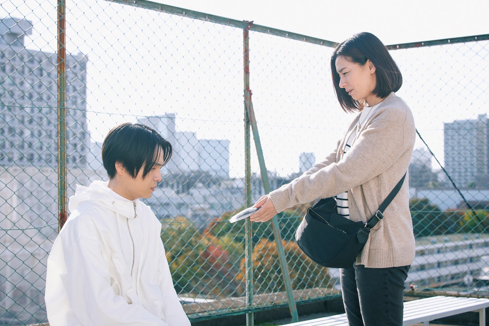 岡山天音、尾野真千子「ライオンの隠れ家」第10話（C）TBS