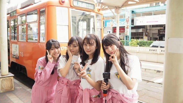 (左から)高岡薫、春本ゆき、立仙愛理、行天優莉奈(C)AKS