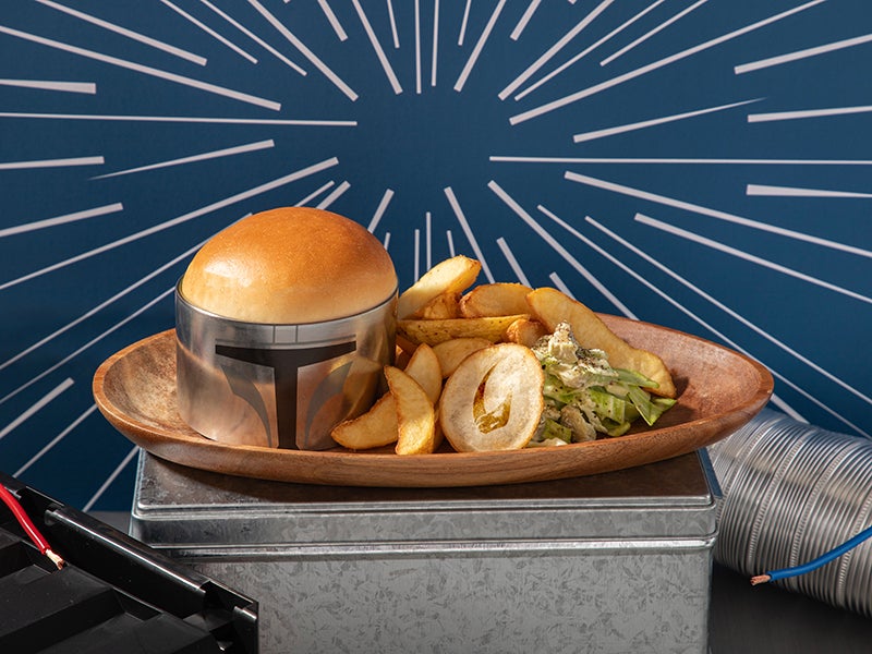 ＜マンダロリアン＞我らの道ハンバーガー　税込2,090円（C） &amp; TM Lucasfilm Ltd.