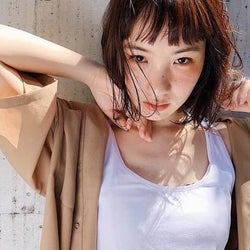 ジメッとした季節もヘアスタイルを変えて味方に♡